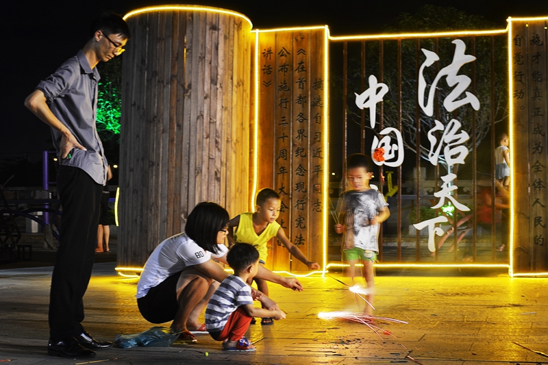 南朗镇举办寻找最美家庭系列活动—"中秋佳节喜团圆"主题摄影比赛